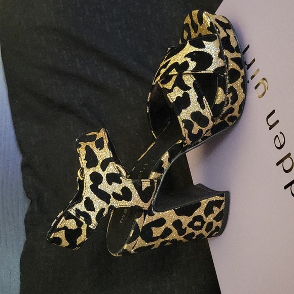 Madden girl platforms size 6. - Picture 2 of 7